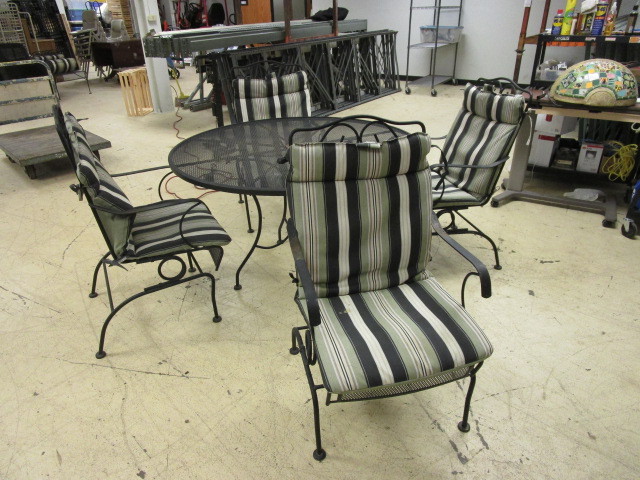 lot 304 image: PATIO TABLE AND CHAIRS