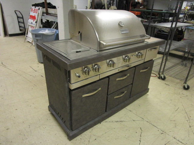 lot 315 image: KENMORE ELITE GAS GRILL