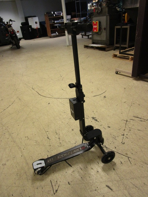 lot 321 image: COOLPEDS ELECTRIC SCOOTER