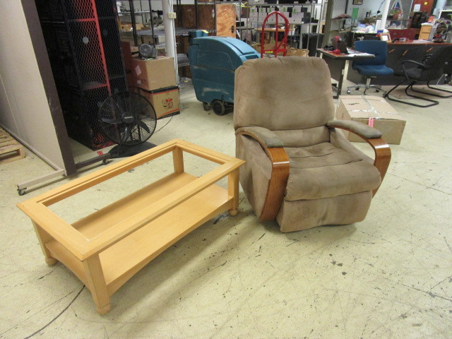 lot 324 image: RECLINER AND COFFEE TABLE