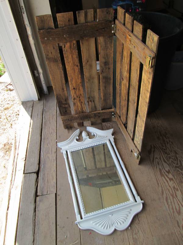lot 111 image: Barnwood gate Homco Mirror...