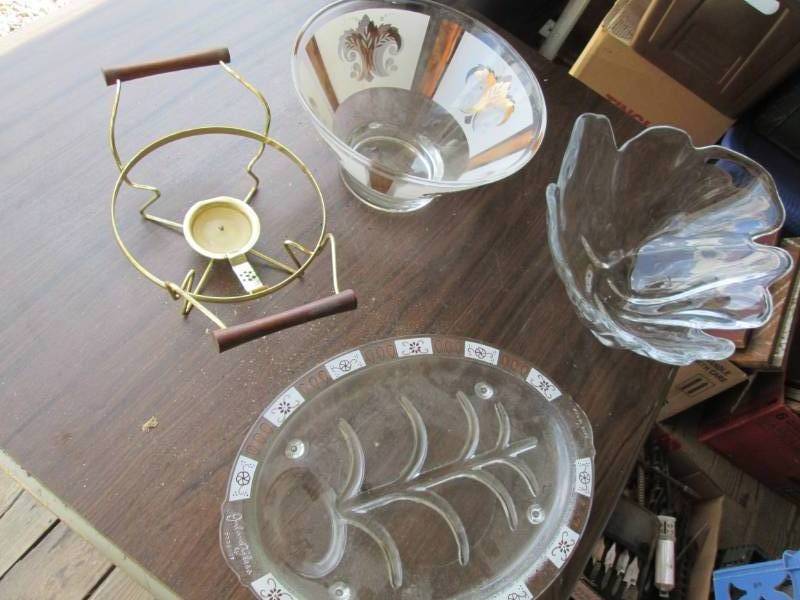 lot 114 image: Federal glass turkey platter, bowl ...