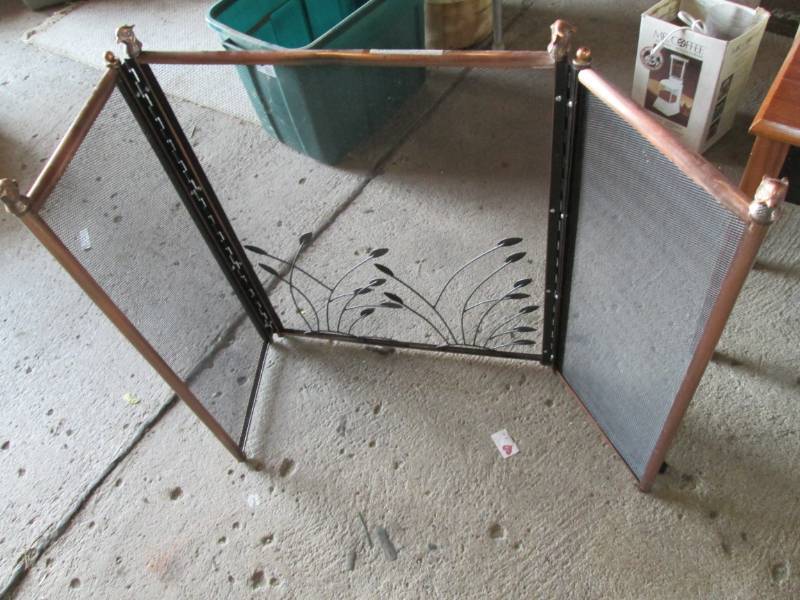 lot 123 image: Vintage GE radio...