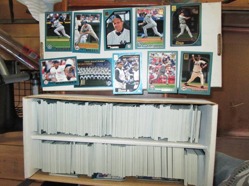 lot 131 image: 1400 Baseball cards...