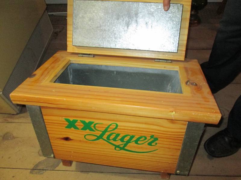 lot 138 image: Handmade Mexico wood cooler...