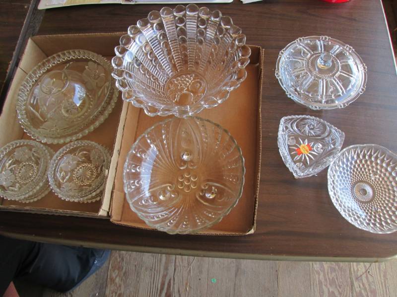 lot 5 image: Floral cryrstal salad and bubble bo...