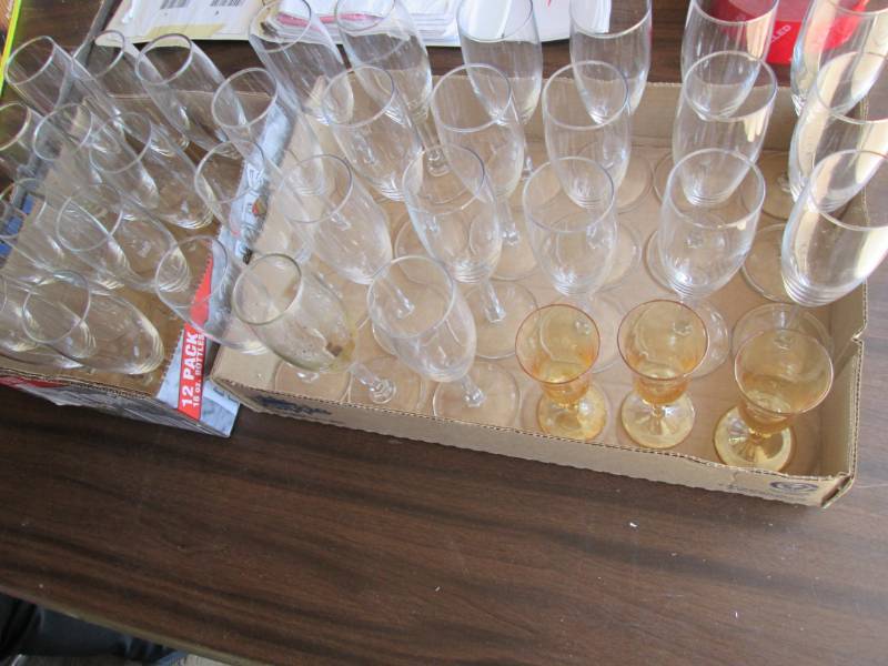 lot 7 image: 2 Boxes of wine glasses...