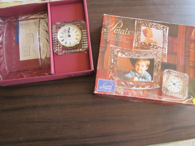 lot 20 image: Cristal DArque photo frames and cl...