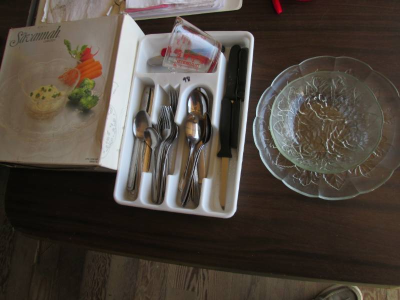 lot 22 image: Savannah collection chipdip silver...