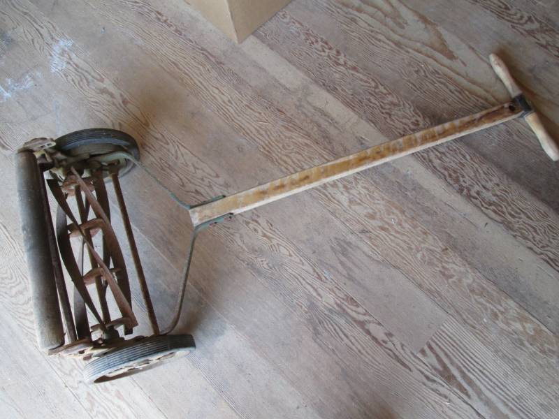 lot 23 image: lawnmower...
