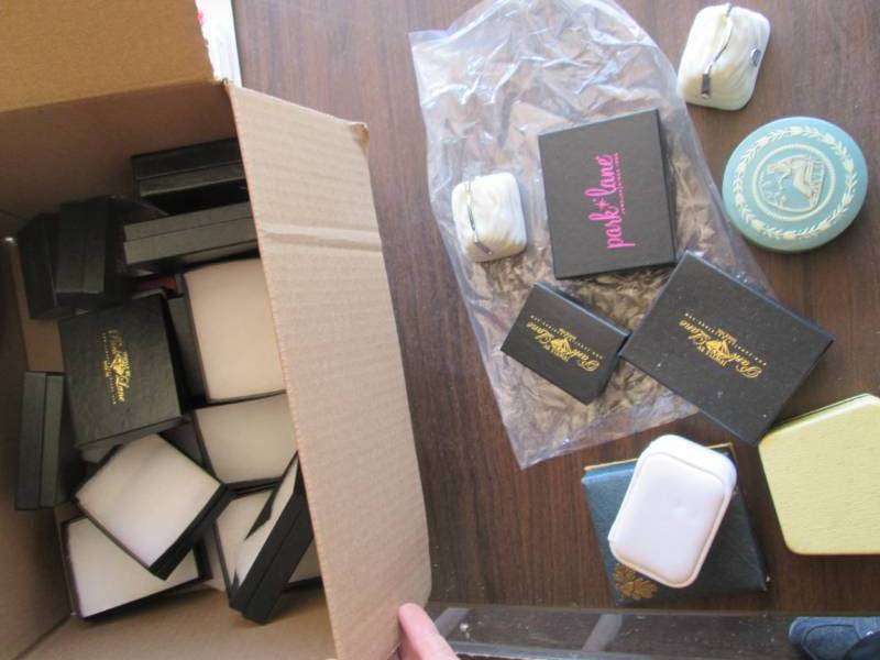 lot 26 image: 28 Park lane jewlrey boxes and misc...
