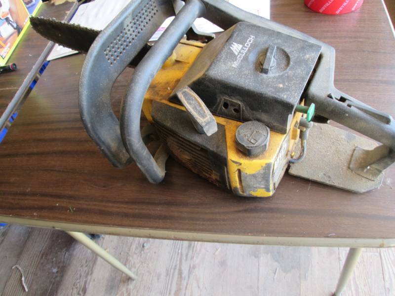 lot 29 image: chain saw McCulloch...