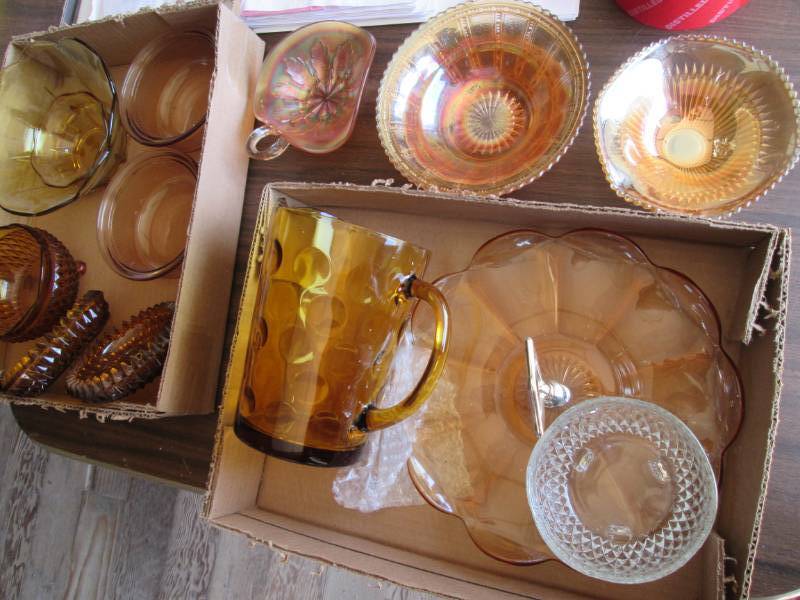 lot 34 image: Vintage amber and carnival glass...