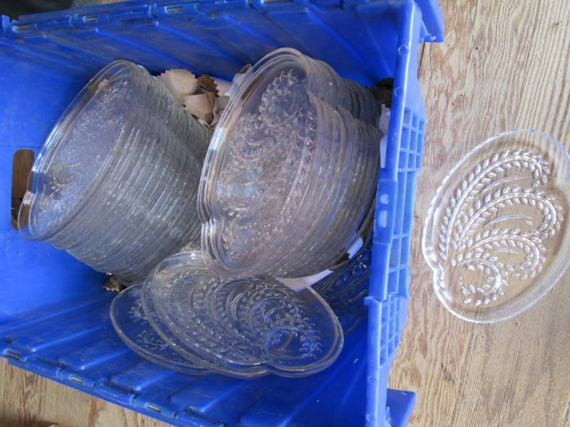 lot 49 image: Glass snack trays...