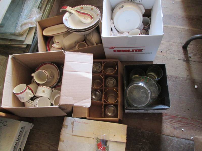 lot 50 image: Christmas dish lot...