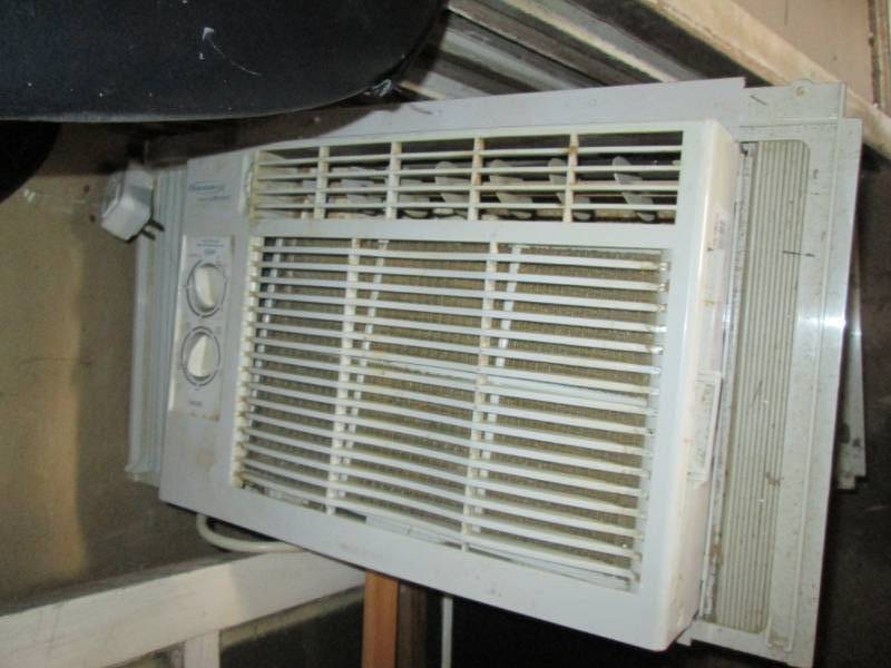 lot 59 image: Air conditoner ...
