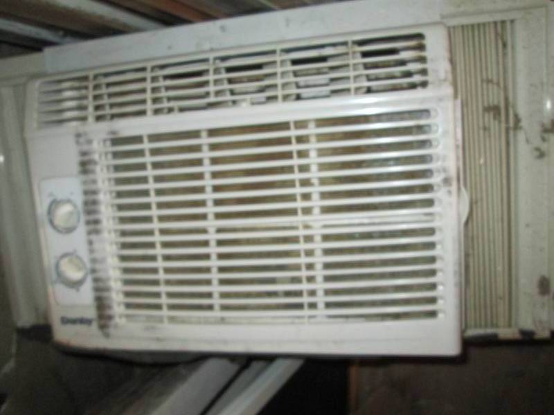 lot 60 image: Air conditoner ...