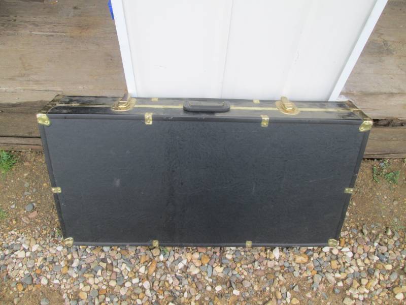 lot 158 image: Vintage case, art  music...