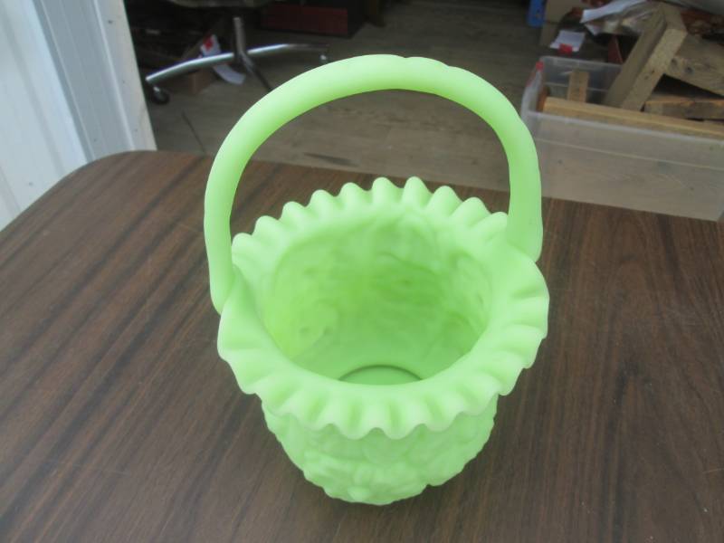 lot 160 image: Vintage fenton satin glass