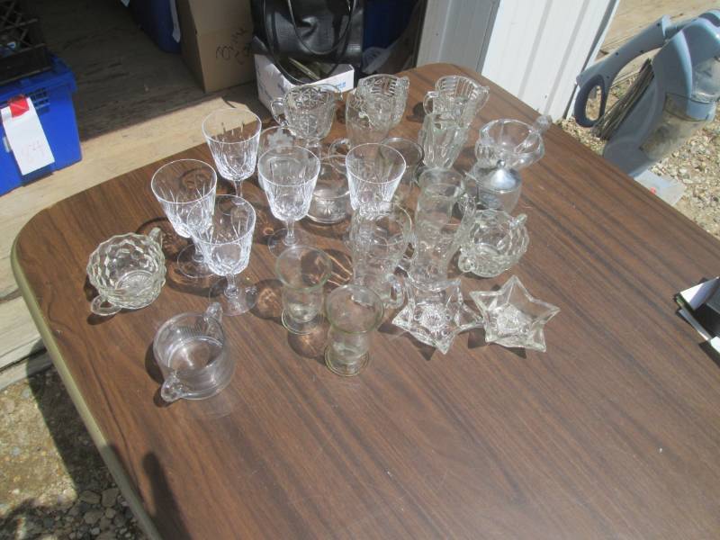 lot 172 image: Clear glass lot...