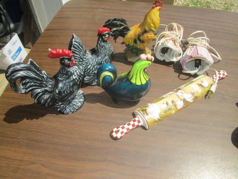 lot 176 image: Rooster dcor...