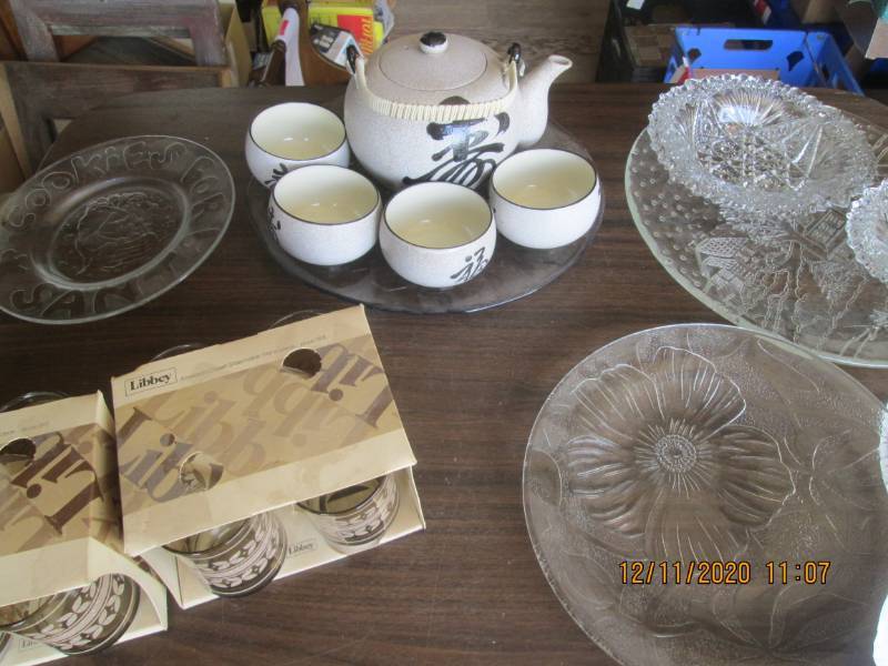 lot 178 image: Vintage platters, Retro glasses, Ja...