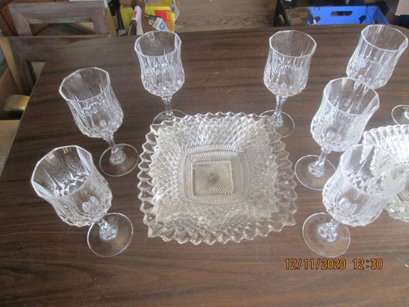 lot 187 image: Vintage crystal wedding set...