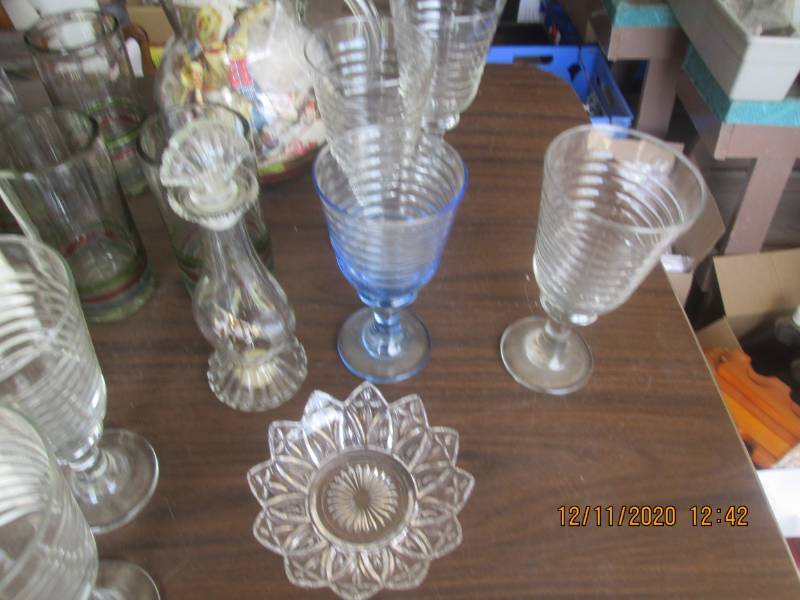 lot 189 image: Hand blown pitcher set, bells, glas...