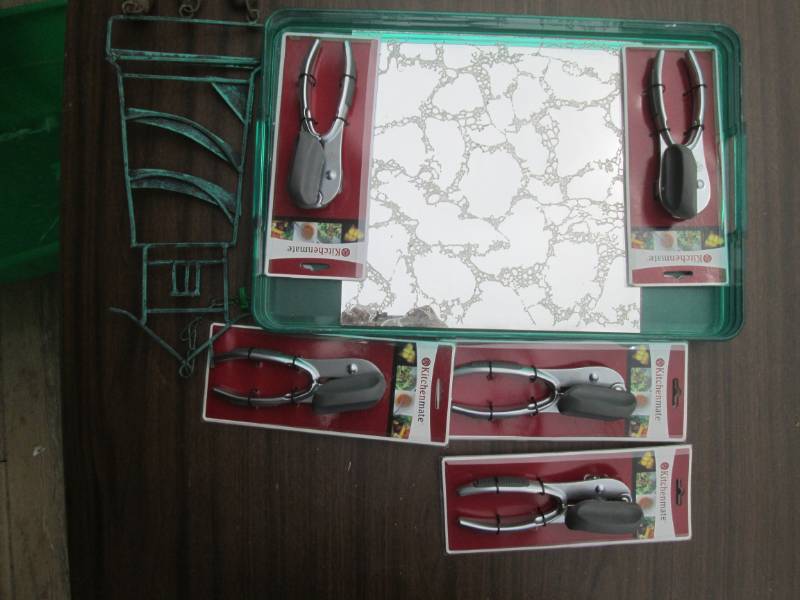 lot 152 image: Kitchen Utinsels
