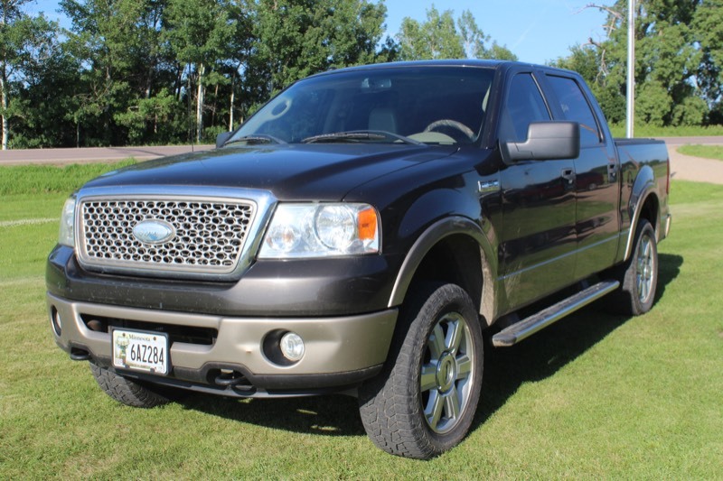 lot 3903 image: 2006 Ford F150 Lariat Crew Cab 4x4 - 133,943 Miles -