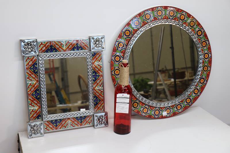 2 Mirrors & Solar Powered Bottle Light