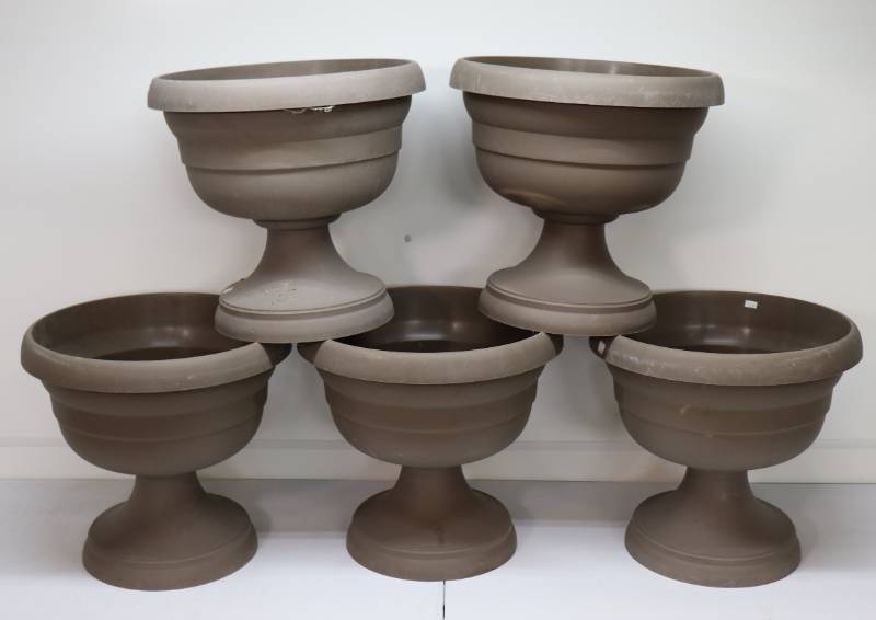 Set 0f 5 16 Plastic Flower Pots