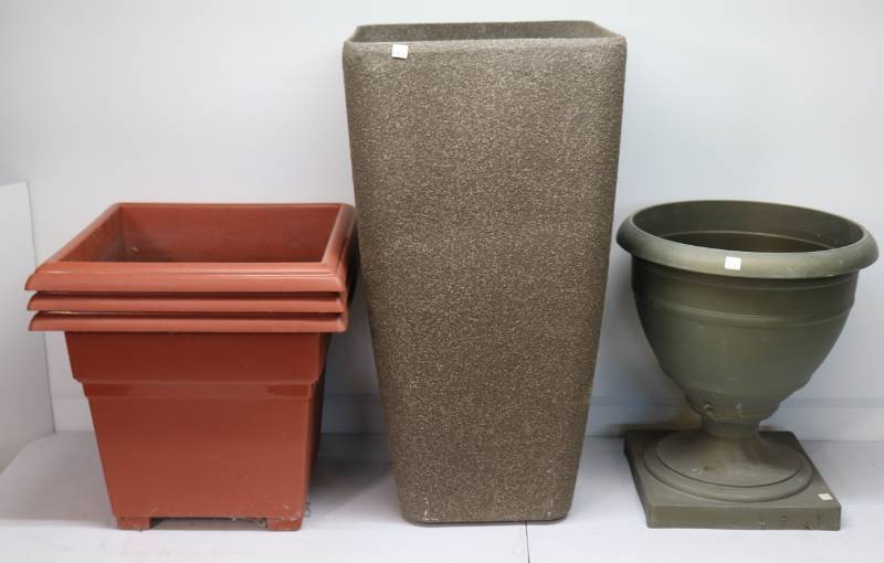 Plastic Flower Pots & Large Basket