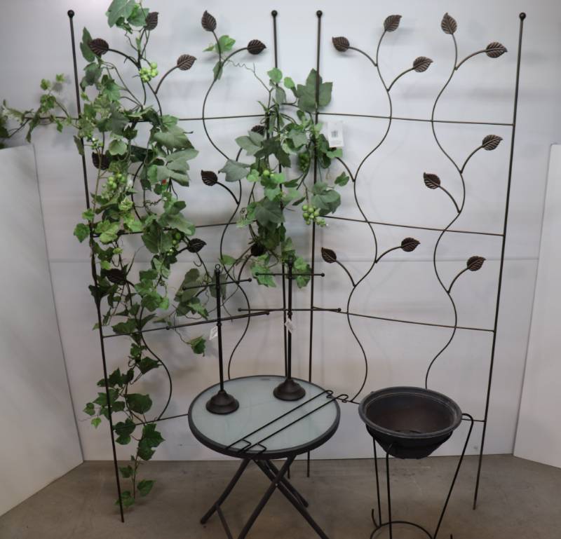 Trellis, Folding Side Table,Flower Pot w Stand, Ivy Vines, Display Racks