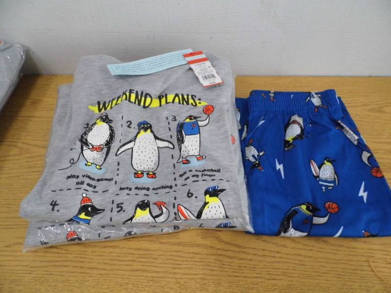 lot 4 image: Lot of 4 - 2 Pc ShirtsPants