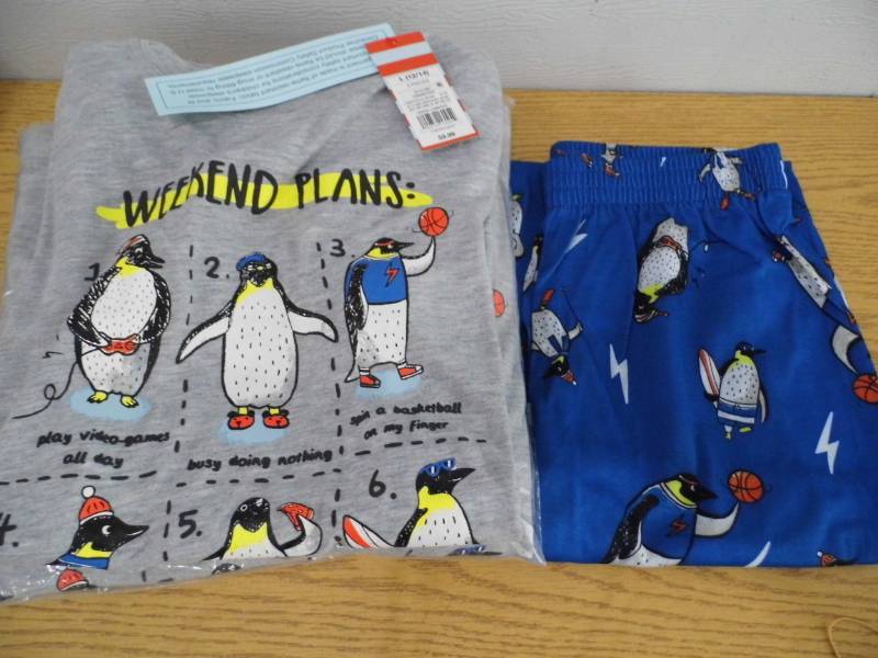 lot 5 image: Lot of 4 - 2 Pc ShirtsPants