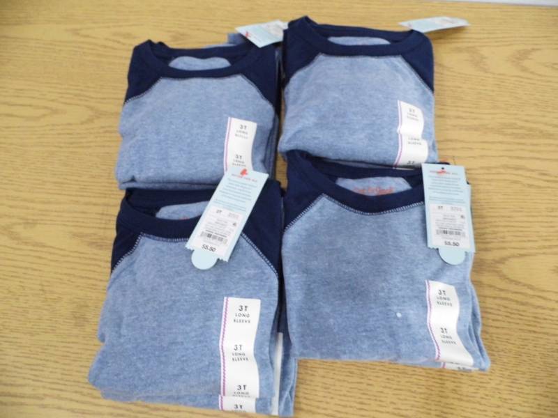 lot 7 image: Lot of 12 T Shirts