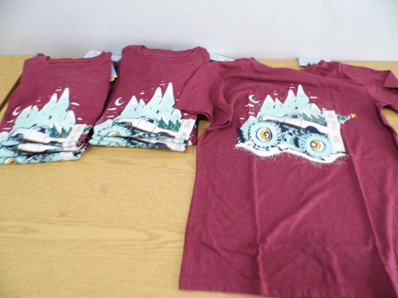 lot 11 image: Lot of 12 - 4x4 T Shirts