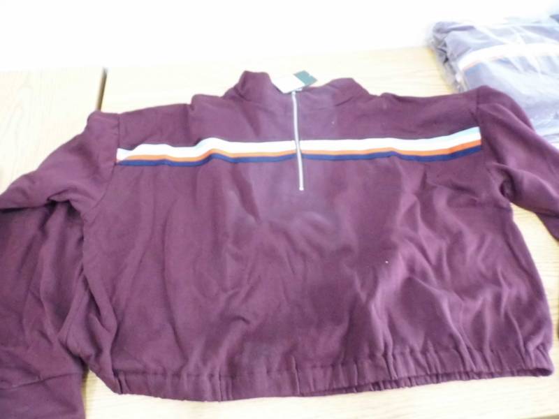 lot 17 image: Lot of 6 Wild Fable Womens Sweatshirts