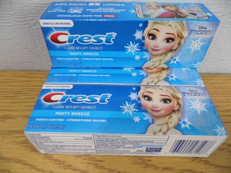 lot 24 image: Lot fo 3 Crest Toothpaste