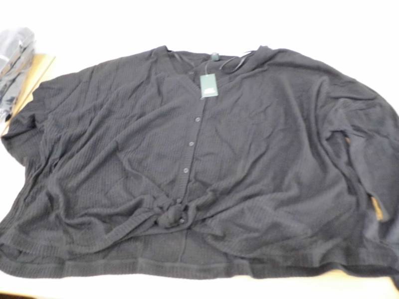 lot 29 image: Lot of 9 Womens Sweaters