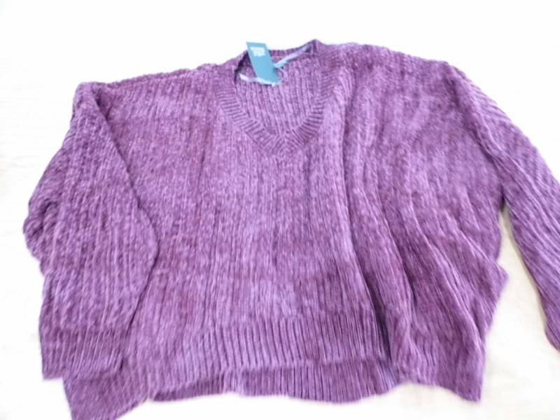 lot 30 image: Lot of 2 Womens  Sweaters - Wine