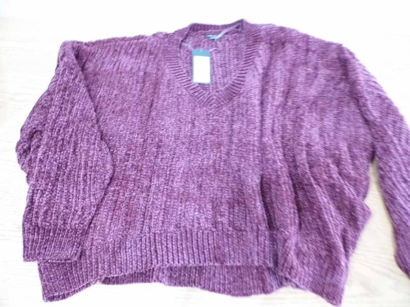 lot 31 image: Lot of 2 Womens  Sweaters - Wine