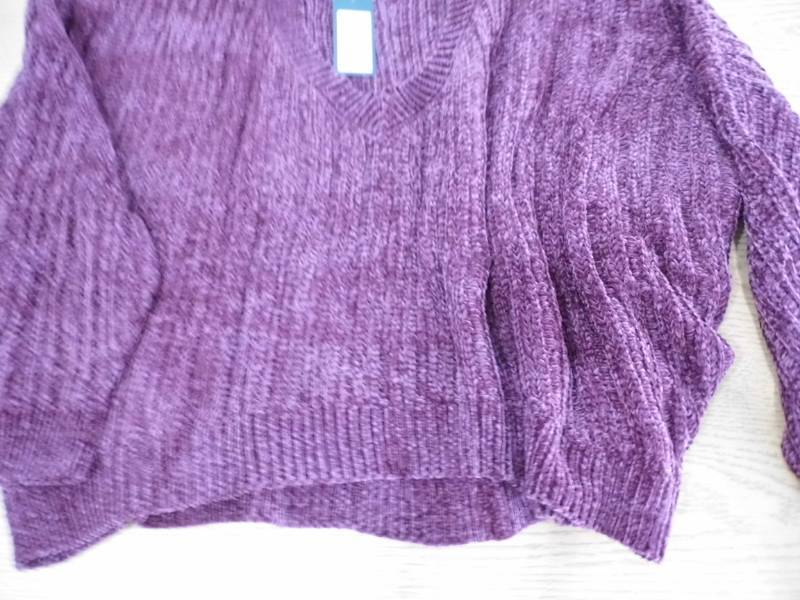 lot 32 image: Lot of 2 Womens  Sweaters - Wine