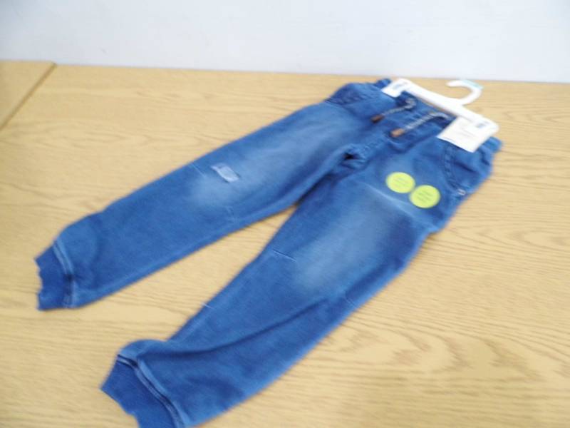 lot 33 image: Lot of 6 Pants