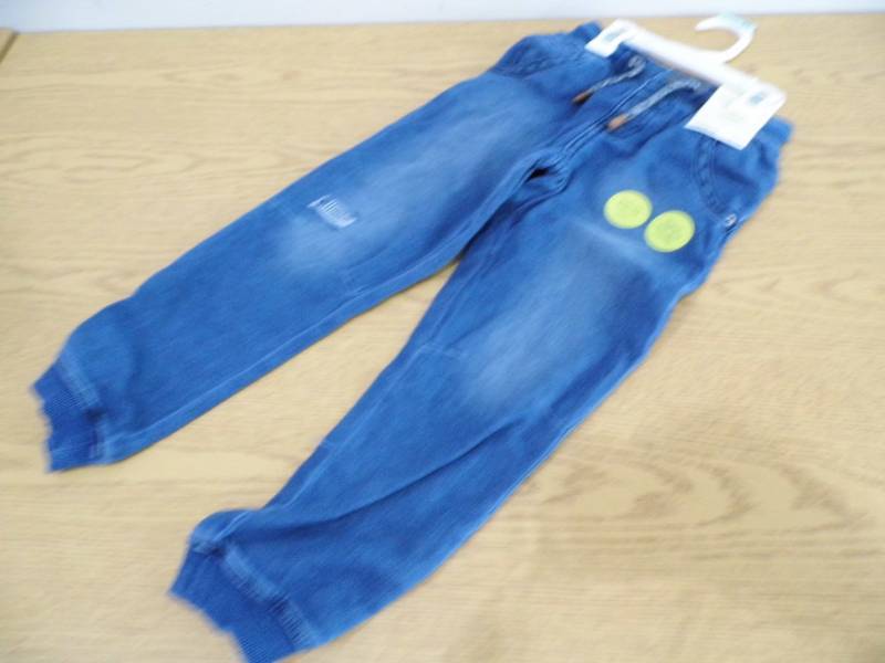 lot 34 image: Lot of 6 Pants