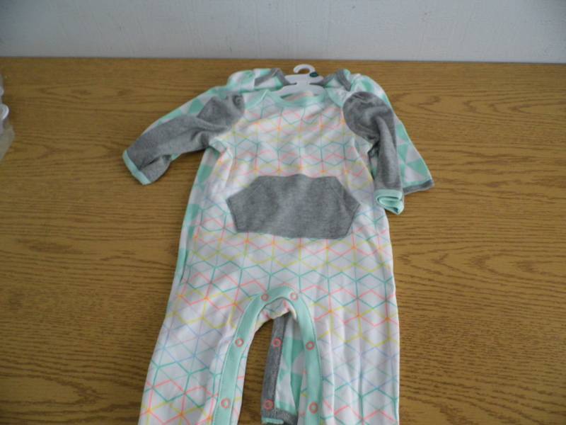 lot 38 image: Lot of 6 Romper Sets