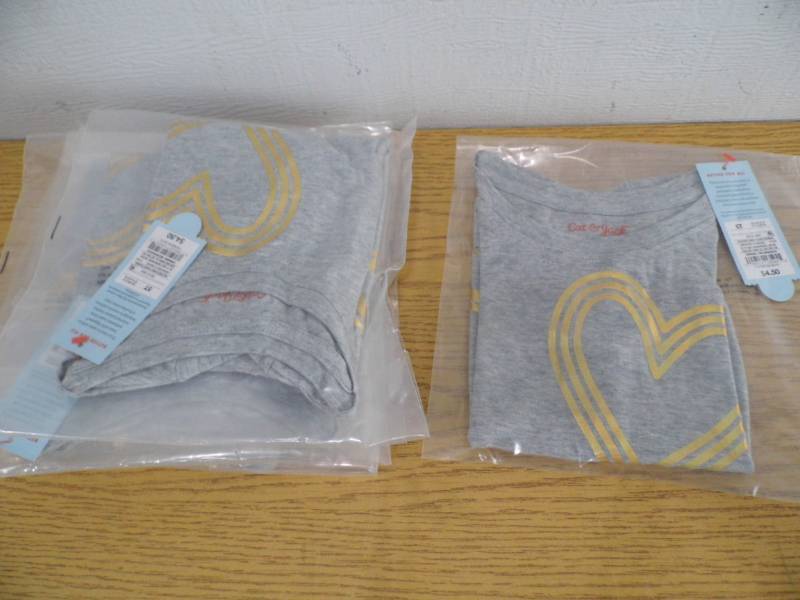 lot 50 image: Lot of 6 Heart T Shirts