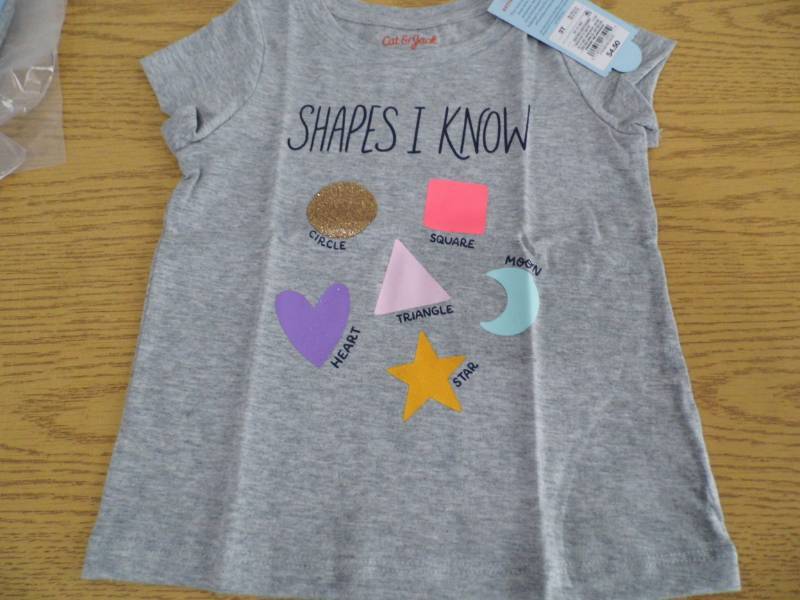 lot 52 image: Lot of 8 Shapes T Shirt