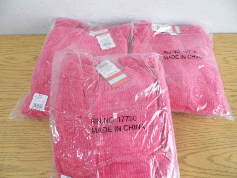 lot 53 image: Lot of 3 Womens Sweaters
